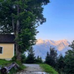 Daxkapelle mit Blick auf Alpspitze, Waxenstein und Zugspitze
